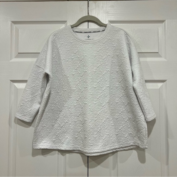 Tuckernuck Tops - TUCKERNUCK TNUCK SPORT White Quilted Paisley Ally Swing Sweatshirt Womens XS/S